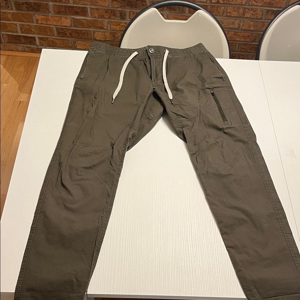 Vuori Olive Cargo Pants